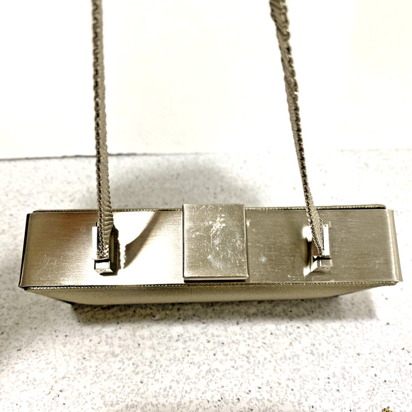 Sondra Roberts Box Purse Evening Bag silvertone top mesh handle spring hinge - Picture 6 of 9